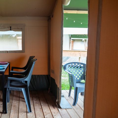 Canvas and wooden tent 4 persons - including sanitary facilities