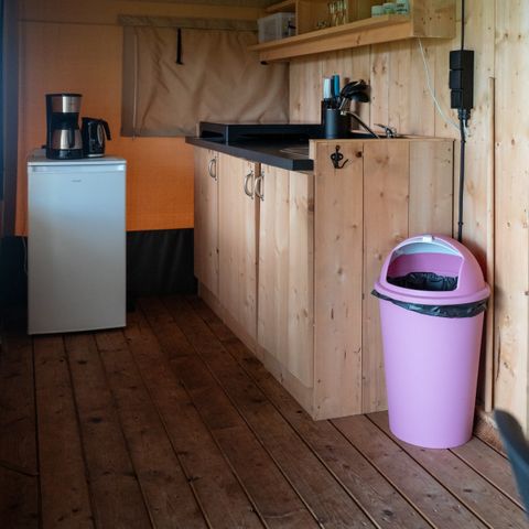 Canvas and wooden tent 4 persons - including sanitary facilities