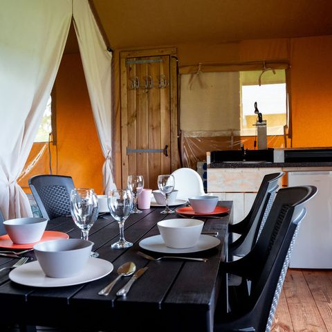 Canvas and wooden tent 6 persons - including toilet