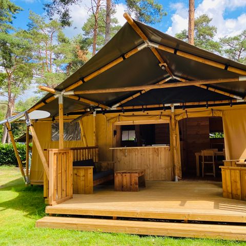 Canvas and wooden tent 6 persons - incl. lakeside sanitary facilities