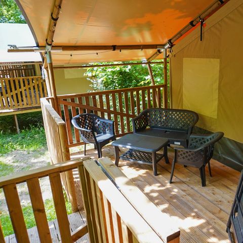 Canvas and wooden tent 4 persons - including toilet