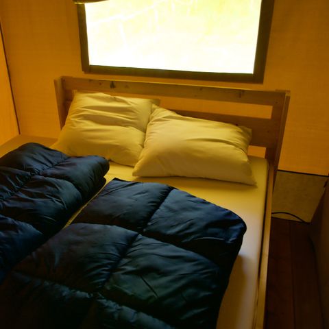 Canvas and wooden tent 4 persons - including toilet