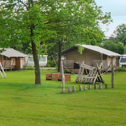 Canvas and wooden tent 4 persons - including toilet