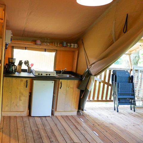 Canvas and wooden tent 4 persons - including toilet