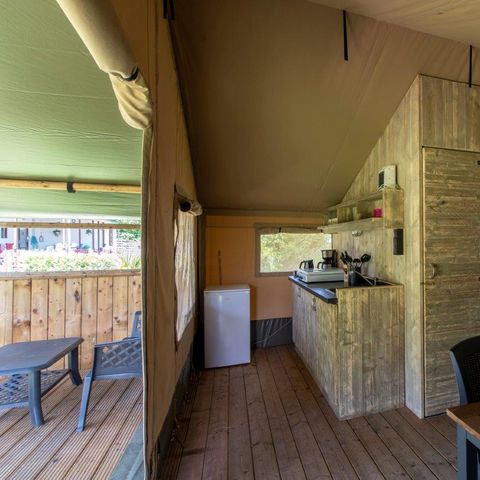 Canvas and wooden tent 4 persons - including sanitary facilities