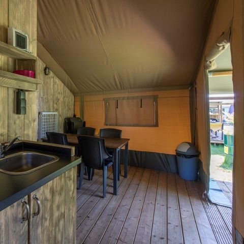Canvas and wooden tent 4 persons - including sanitary facilities