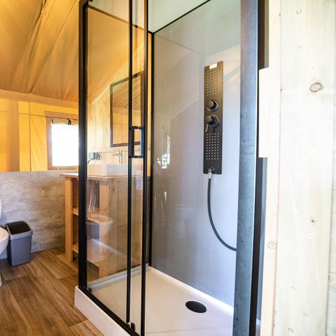 Canvas and wooden tent 4 persons - including sanitary facilities