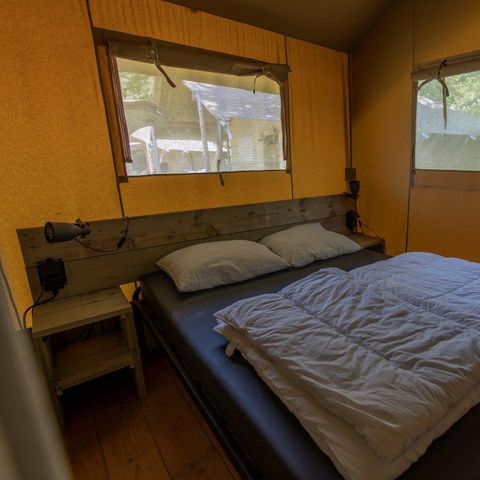 Canvas and wooden tent 4 persons - including sanitary facilities