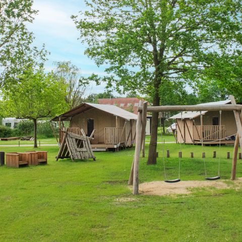Canvas and wooden tent 4 persons