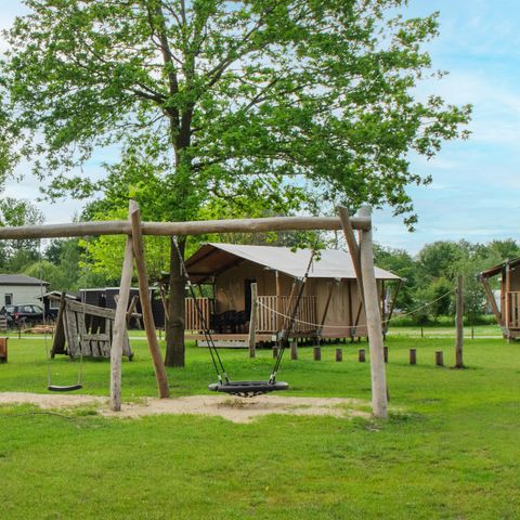 Canvas and wooden tent 4 persons