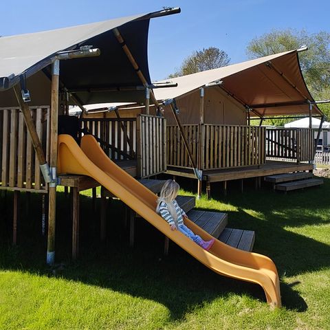 Canvas and wooden tent 6 persons - incl. sanitary facilities with slide