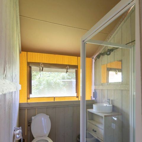 Canvas and wooden tent 6 persons - including sanitary facilities