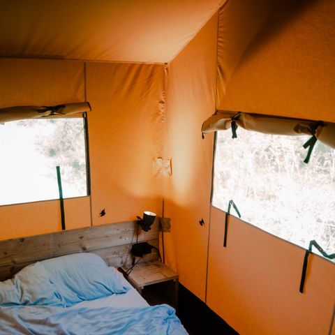 CANVAS AND WOOD TENT 6 people - including sanitary facilities