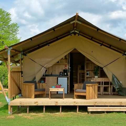 Canvas and wooden tent 5 persons - including sanitary facilities