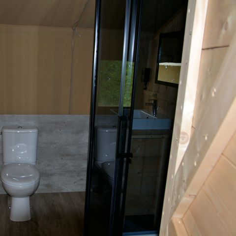 Canvas and wooden tent 4 persons - including sanitary facilities