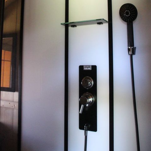 CANVAS AND WOOD TENT 4 people - including sanitary facilities