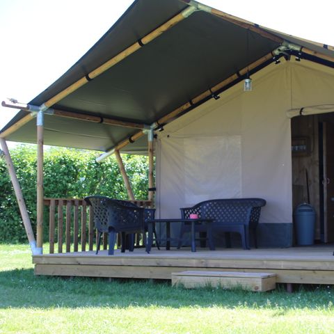 CANVAS AND WOOD TENT 4 people - including sanitary facilities