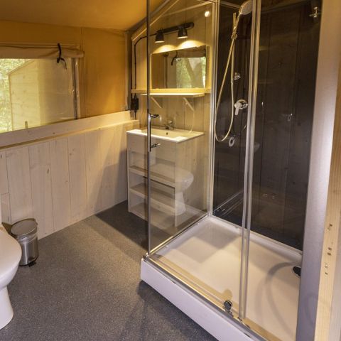Canvas and wooden tent 4 persons - including sanitary facilities