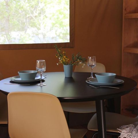 Canvas and wooden tent 4 persons - including sanitary facilities