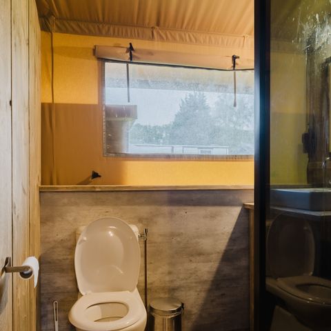 CANVAS AND WOOD TENT 6 people - including sanitary facilities