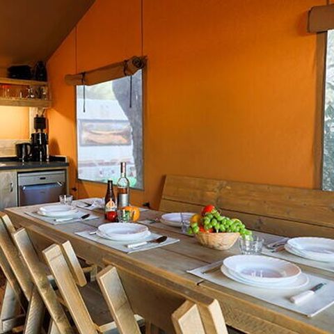CANVAS AND WOOD TENT 6 people - Safari Lodge Tent | 3 Bedrooms | 6 Pers. | Raised terrace | Air conditioning