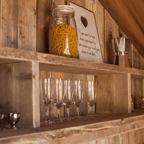 CANVAS AND WOOD TENT 6 people