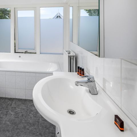 Group accommodation 12 persons - Outhouse Comfort