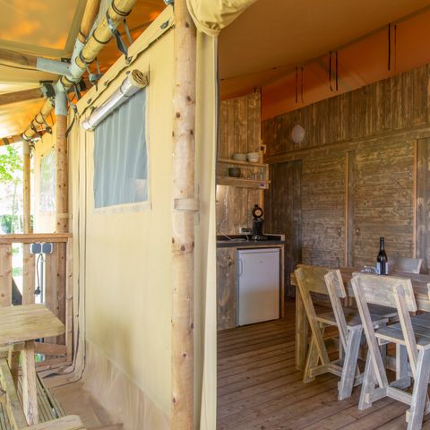 CANVAS AND WOOD TENT 6 people