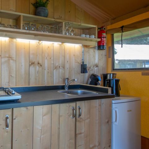 CANVAS AND WOOD TENT 4 people