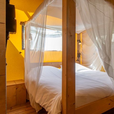 Canvas and wooden tent 4 persons
