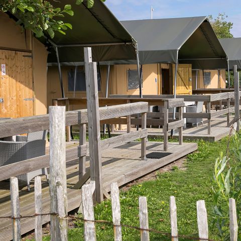CANVAS AND WOOD TENT 4 people