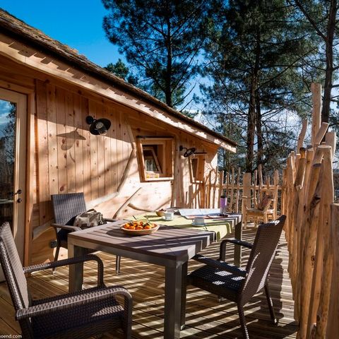 UNUSUAL ACCOMMODATION 4 people - Tree house BD400