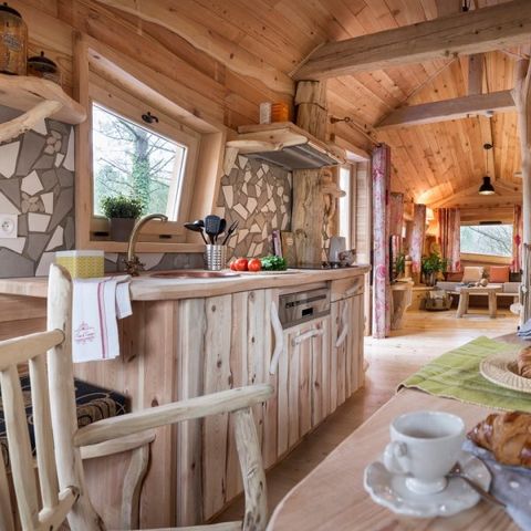 UNUSUAL ACCOMMODATION 4 people - Tree house BD400