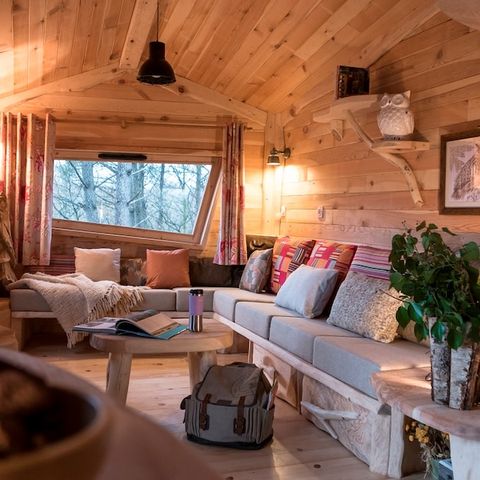 UNUSUAL ACCOMMODATION 4 people - Tree house BD400