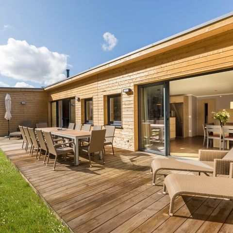 HOUSE 12 people - VIP TF962