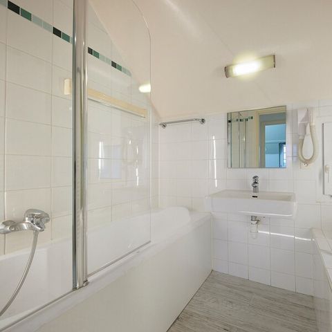 BUNGALOW 8 people - Lakeside cottage sleeps 8