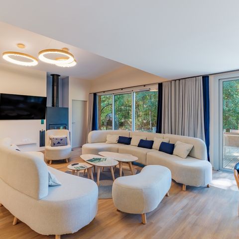 HOUSE 10 people -  10 people