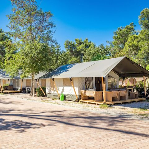 Canvas and wooden tent 4 persons - Safari tent Lodge + airco (5P)