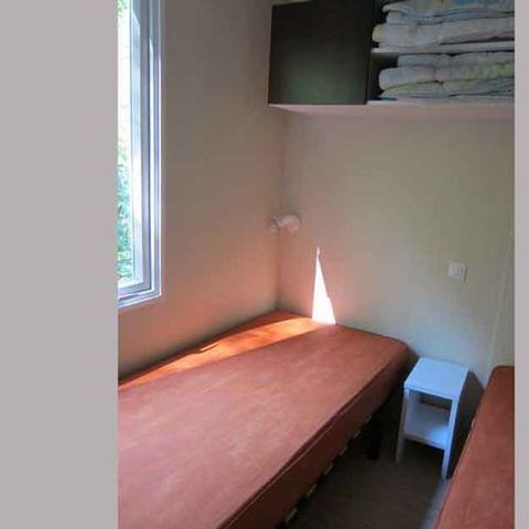MOBILE HOME 4 people - 2 bedrooms, sleeps 4, integrated terrace, no air conditioning