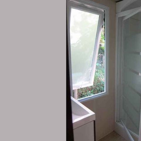 MOBILE HOME 4 people - 2 bedrooms, sleeps 4, integrated terrace, no air conditioning