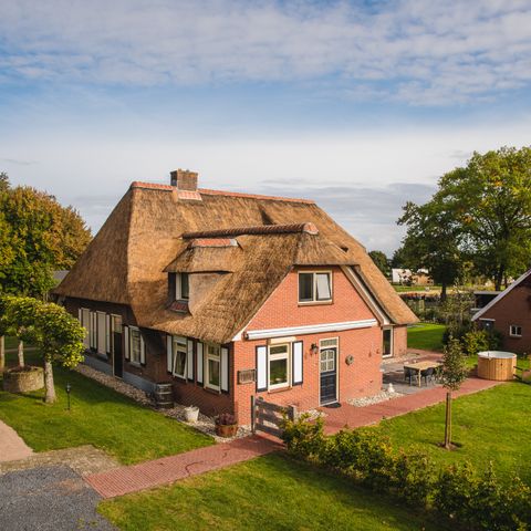 House 6 persons - Nostalgic holiday farm with hot tub