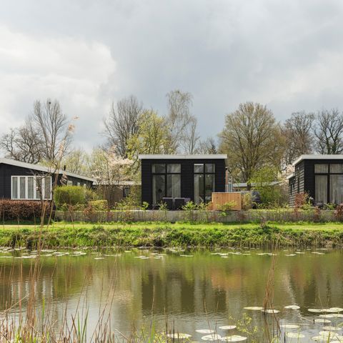 Bungalow 4 persons - River Cabin with hot tub