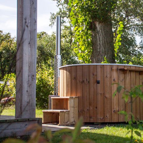 Tent 4 persons - Riverdome with private sanitary facilities and hot tub