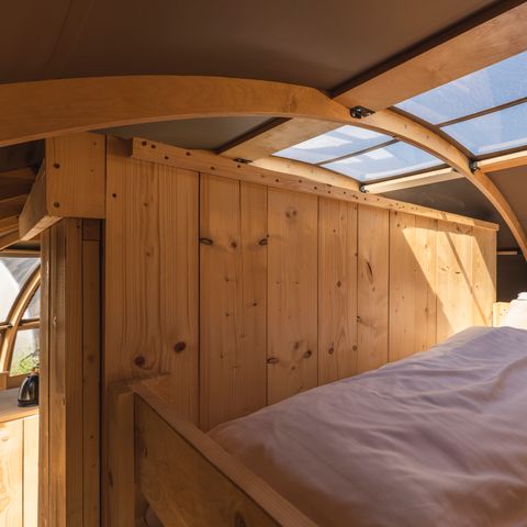 Tent 4 persons - Riverdome with private sanitary facilities and hot tub