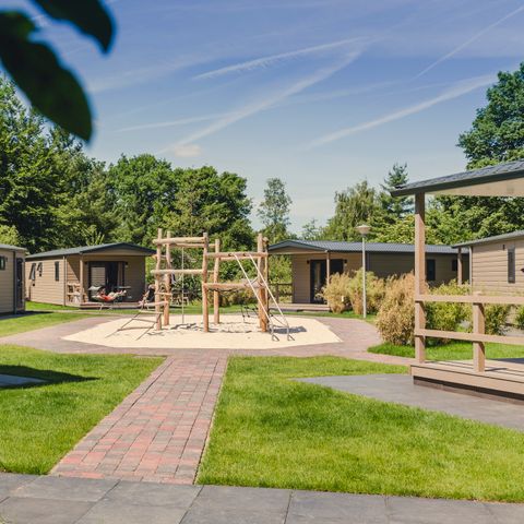 Group accommodation 30 persons - 6x bungalette with veranda