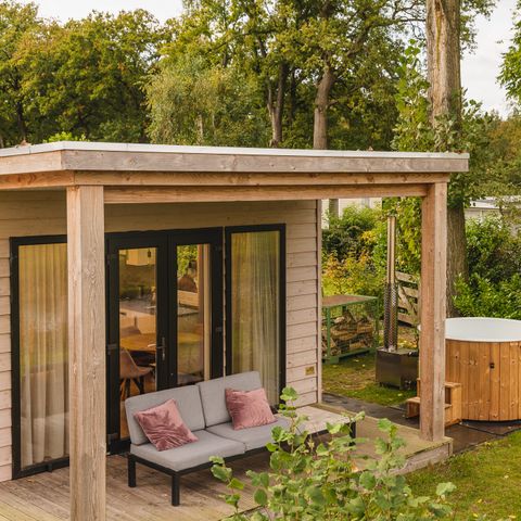 Lodge 4 persons - Lodge River with hot tub