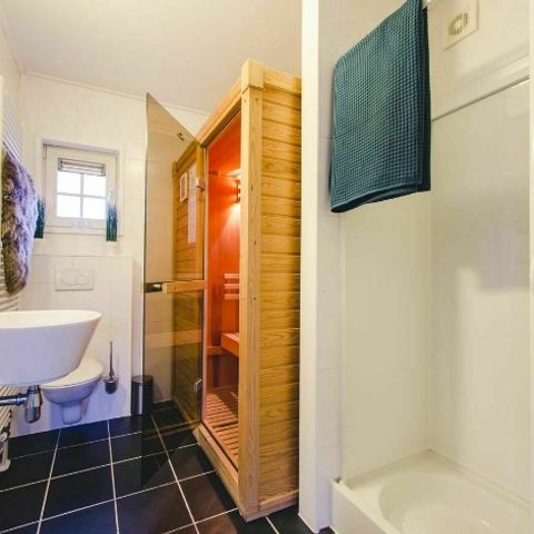 Bungalow 5 persons - Reggehooiberg with sauna and hot tub