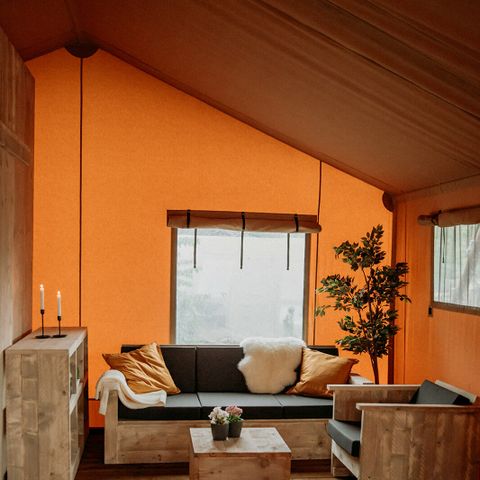 Canvas and wooden tent 4 persons - with private sanitary facilities (max. 2 adults)
