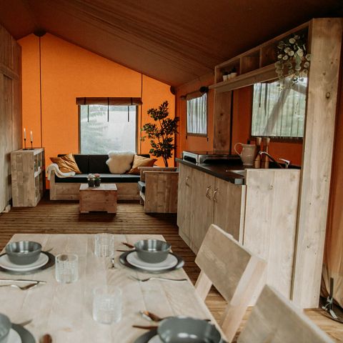 Canvas and wooden tent 4 persons - with private sanitary facilities (max. 2 adults)