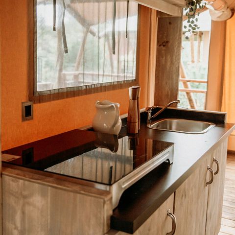 Canvas and wooden tent 4 persons - with private sanitary facilities (max. 2 adults)